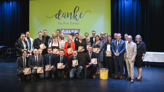 Langjährige Mitarbeiterinnen und Mitarbeiter wurden beim ADLER Betriebsabend für Ihre Treue geehrt. | © ADLER