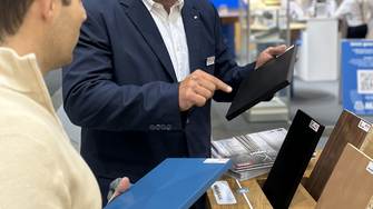 … für beste Beratung zur Oberflächenveredelung…  | © ADLER