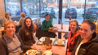 Ein Hoch auf uns! Die ADLER Damen ließen sich zum Weltfrauentag ein energiespendendes Frühstück schmecken. 