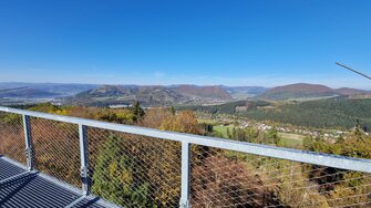 Z veže sa návštevníkom núka nádherný výhľad na okolie.