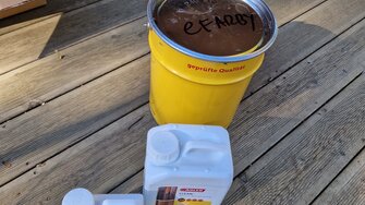 Na renováciu boli použité produkty ADLER – odsivovač Clean-Multi-Refresher a lazúra Pullex Top-Lasur