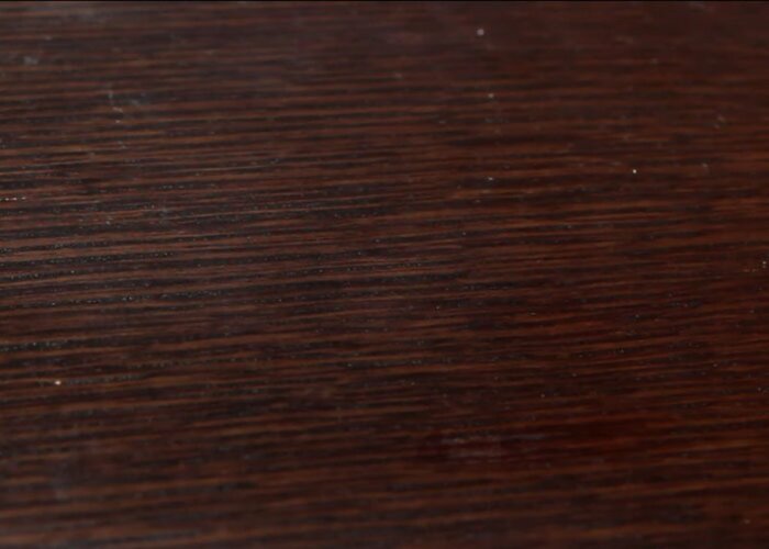 Perfektný výsledok: po zakonzervovaní s lakom v spreji už nie sú viditeľné žiadne škriabance.