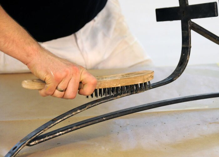 Krok 3: Kov vykefovať alebo obrúsiť...