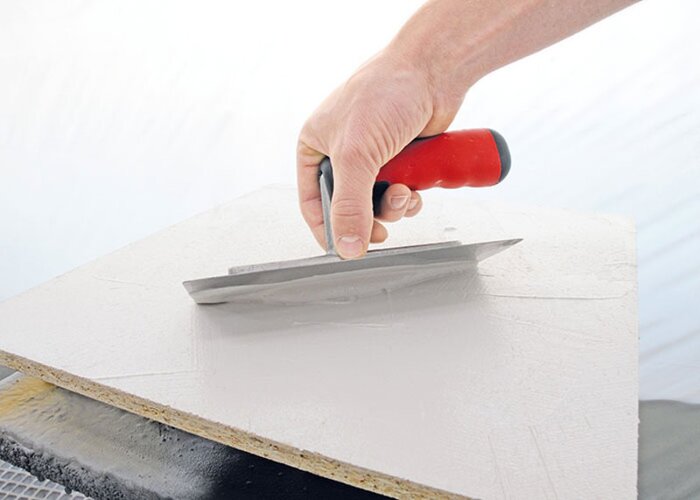 Krok 2 - Nanášanie produktu Betoneffekt stierkou