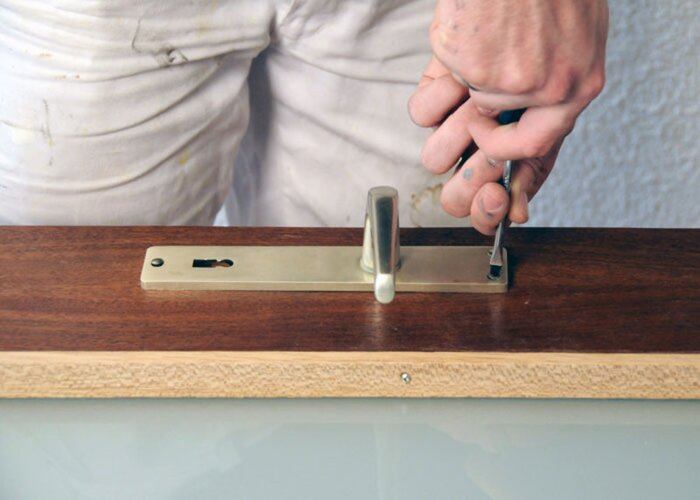 a odmontovanie kovaní