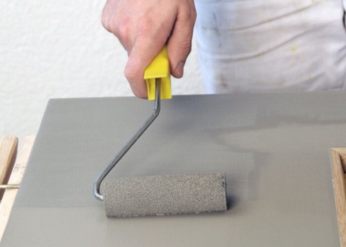 a druhý nános laku