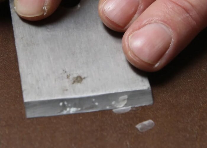 Krok 2: Prebytok odstráňte až kým nedosiahnete hladký povrch.