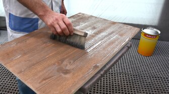 ...a následne rozotierame štetcom alebo kefou.