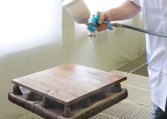 Krok 8 – nanesenie vrchného laku