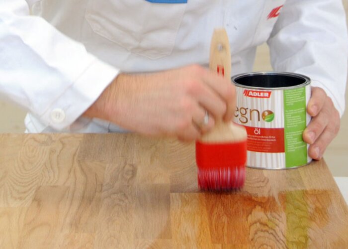 Prebytok do 5 minút odstrániť suchou bavlnenou utierkou