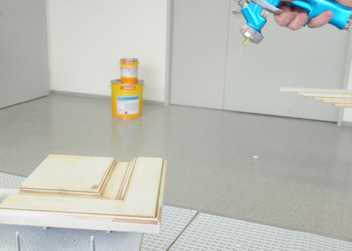 Krok 6 - Nános vrchného laku