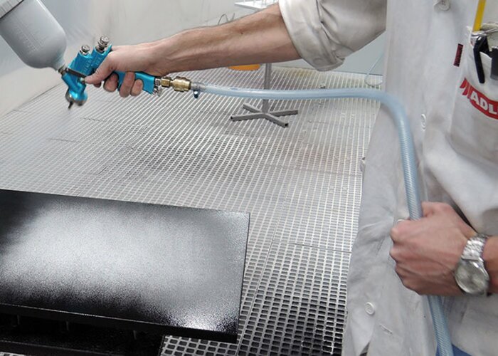 Krok 1 - Príprava: nastriekanie plniča...