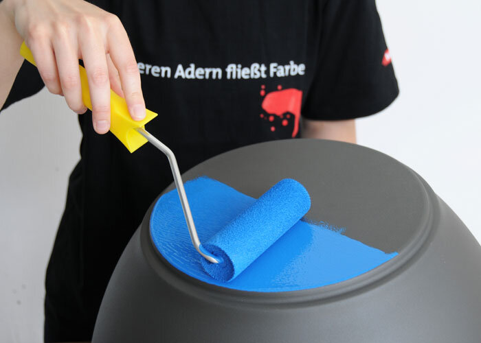 1. vrstva laku: hladké, priame povrchy môžete valčekovať ...