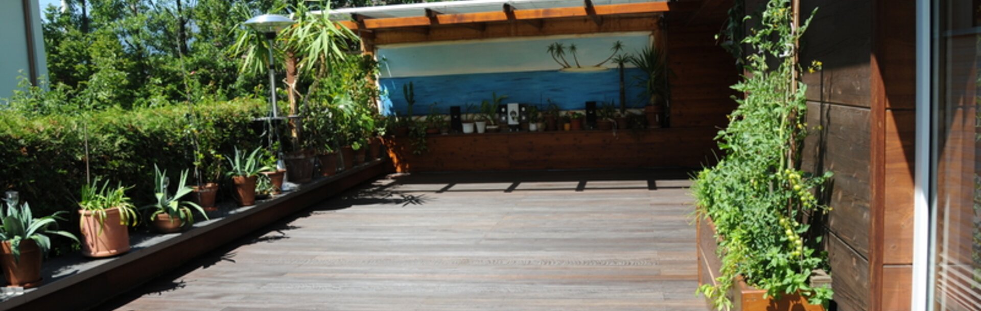 Drevená terasa žiari v novom lesku vďaka Pullex Bodenöl