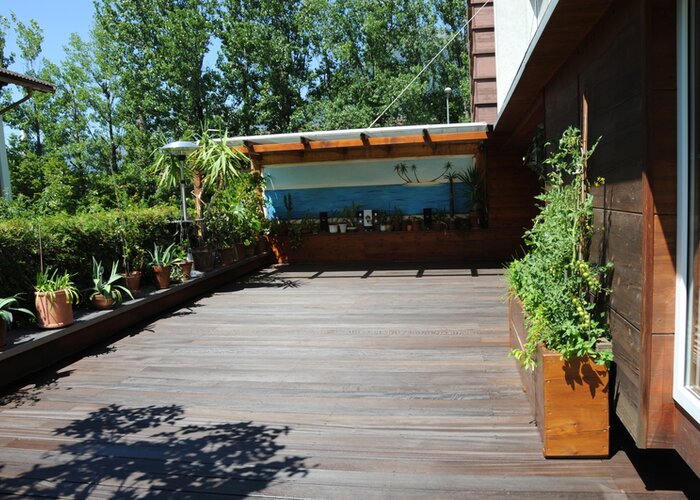 Drevená terasa žiari v novom lesku vďaka Pullex Bodenöl