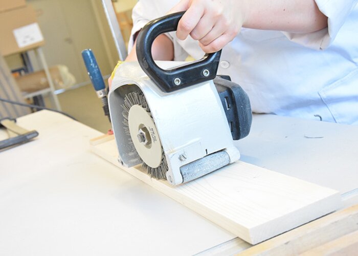 Krok 1: Vykefujte smrekové drevo