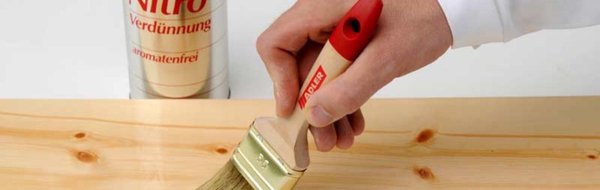 Odstraňovač živice môžete naniesť štecom