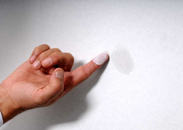 Ak je prst biely, je to vysokopravdepodobne glejová farba