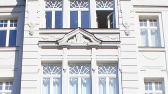 Aquawood InterCare SH® zabezpečí trvalo udržateľnú ochranu drevených okien. (Foto: ADLER)