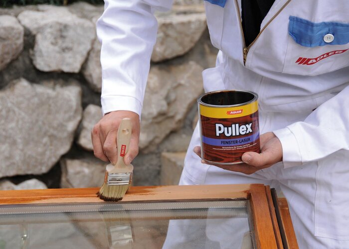 Základný náter renovačným základným náterom Pullex Renovier-Grund 